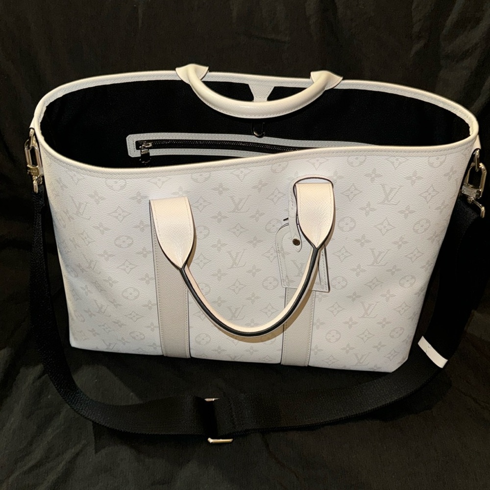Louis Vuitton Weekend - VERY GENTLY USED - FREE SHIPPING! OOP.